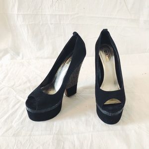 ❌ SOLD || Bakers Black/Gold Platform Heels